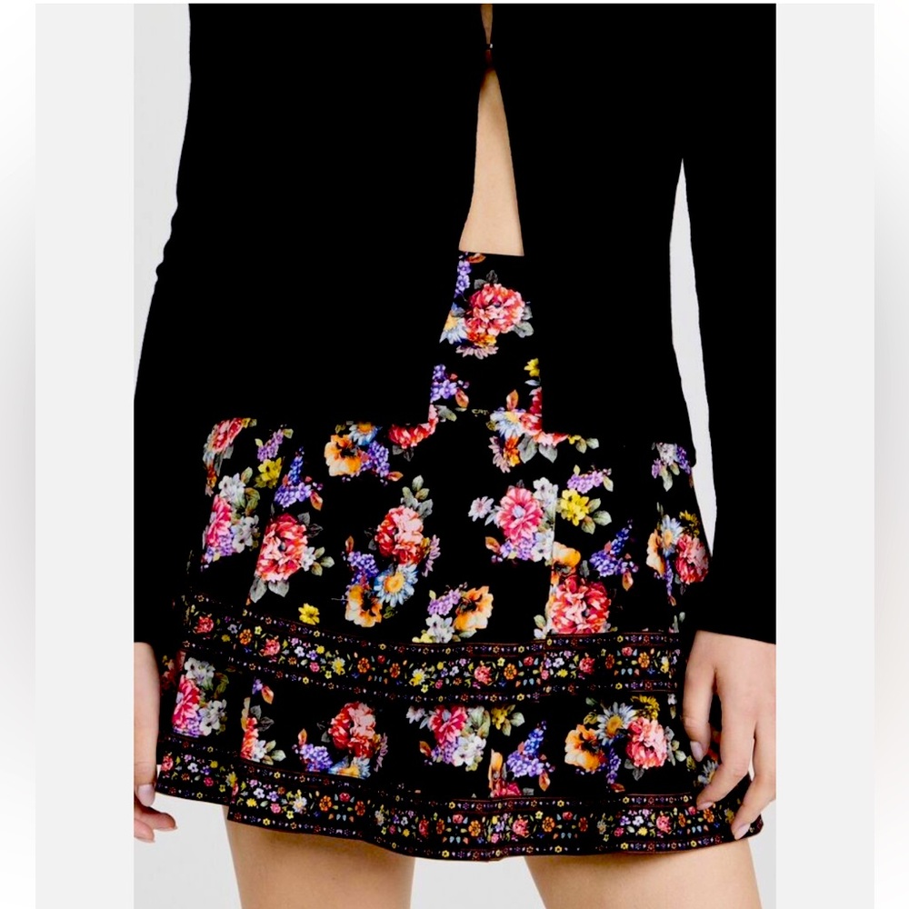 NWT Alice and Olivia Floral Black Mini Skirt, Size 6